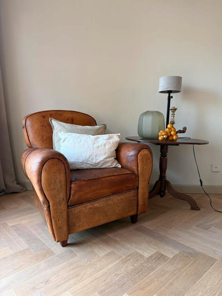 Prachtige vintage schapenleren fauteuil authentiek karakter, Antiek en Kunst, Antiek | Meubels | Stoelen en Banken, Ophalen