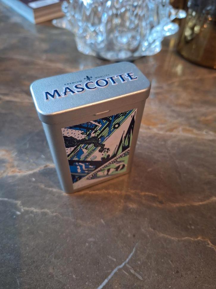 Mascotte Sigaretten Bewaarblik - Collectors Item, Verzamelen, Rookartikelen, Aanstekers en Luciferdoosjes, Ophalen of Verzenden