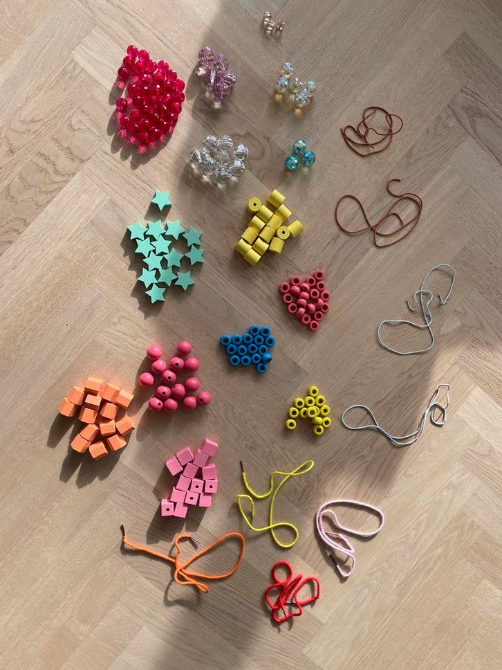 Grote houten Kralen en Draad Set, Hobby en Vrije tijd, Kralen en Sieraden maken, Zo goed als nieuw, Kraal, Ophalen of Verzenden