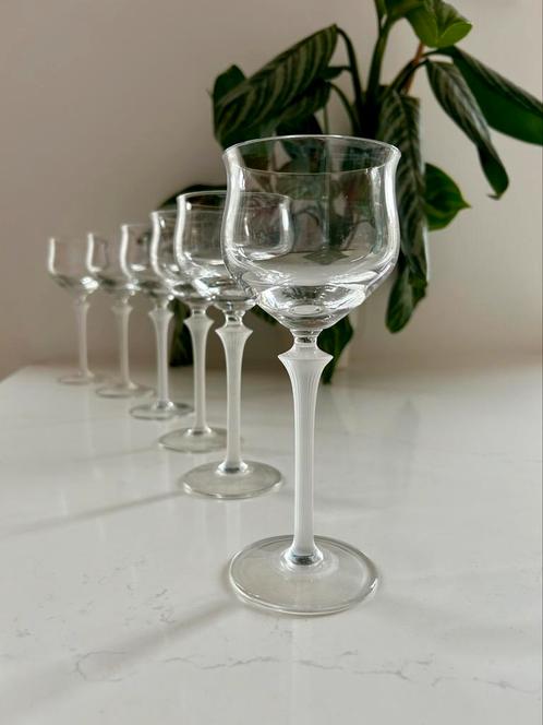 6 vintage wijnglazen met mat witte steel. 200ml nieuwstaat, Verzamelen, Glas en Borrelglaasjes, Zo goed als nieuw, Overige typen