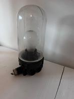 Vintage Industriele Buitenlamp Wandlamp met bakeliet, Gebruikt, Wandlamp, Ophalen of Verzenden, 50 tot 250 watt