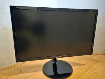 2x Samsung S22F350FH 22 inch Full HD Monitor beschikbaar voor biedingen