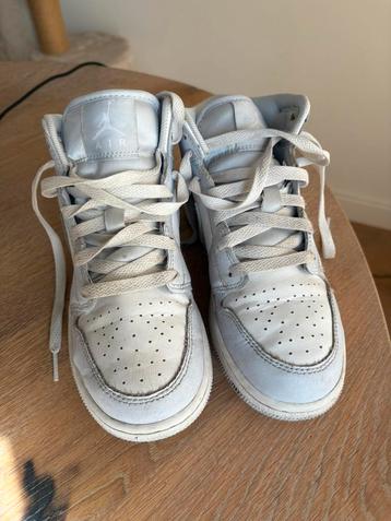 Hoge Nike maag 36 beschikbaar voor biedingen