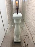 Staande lamp met witte voet, Huis en Inrichting, Woonaccessoires | Zuilen en Pilaren, Ophalen, Gebruikt