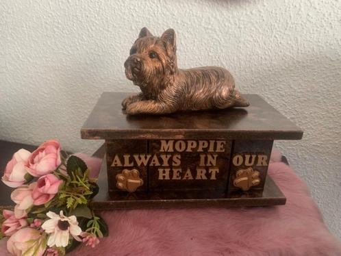 Yorkshire Terriër hondenurn met beeldje als handgemaakte set, Dieren en Toebehoren, Honden-accessoires, Nieuw, Ophalen of Verzenden