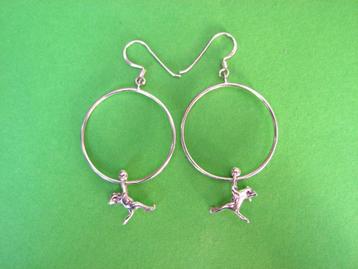   Mooie Zilveren Oorhangers - Creolen - met Poesje met bal  beschikbaar voor biedingen