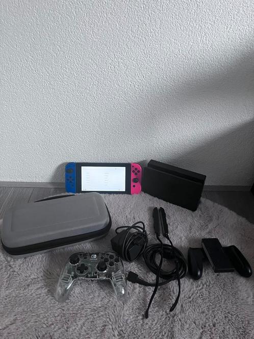 Nintendo Switch inclusief accessoires, Spelcomputers en Games, Games | Nintendo Switch, Zo goed als nieuw, 1 speler, Vanaf 3 jaar