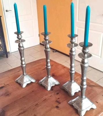 Koopje 4x Mooie Luxe Zilverkleurige Kandelaars/ Ornamentjes  beschikbaar voor biedingen