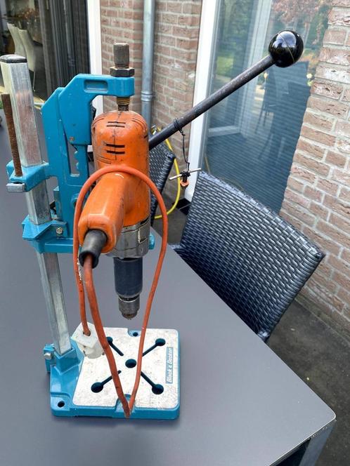 Black en Decker boormachine met standaard, Doe-het-zelf en Verbouw, Gereedschap | Boormachines, Gebruikt, Boormachine, Minder dan 400 watt