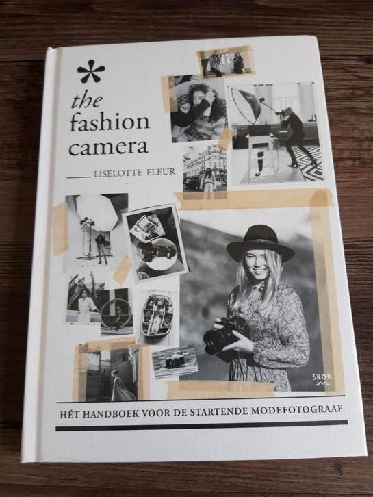 Liselotte Fleur - The Fashion Camera, Boeken, Kunst en Cultuur | Fotografie en Design, Zo goed als nieuw, Ophalen of Verzenden