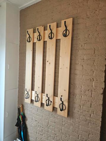 Houten Wandkapstok met 8 Haken beschikbaar voor biedingen