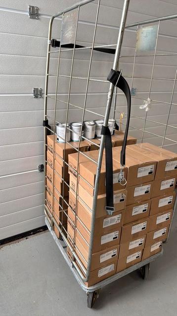 Watergedragen lakken. beschikbaar voor biedingen