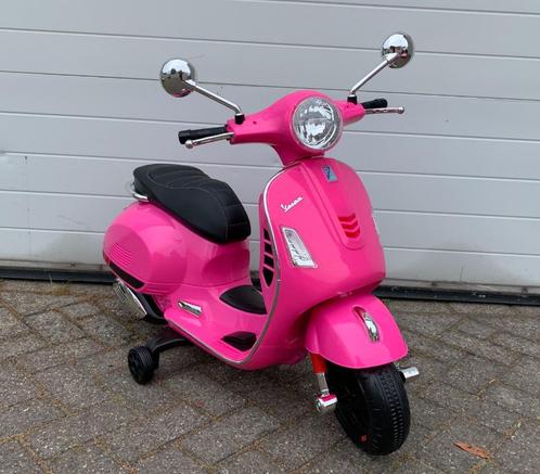 Vespa GTS Super 12v scooter roze Leer / MP3 / AUX verlichti, Kinderen en Baby's, Speelgoed | Buiten | Voertuigen en Loopfietsen