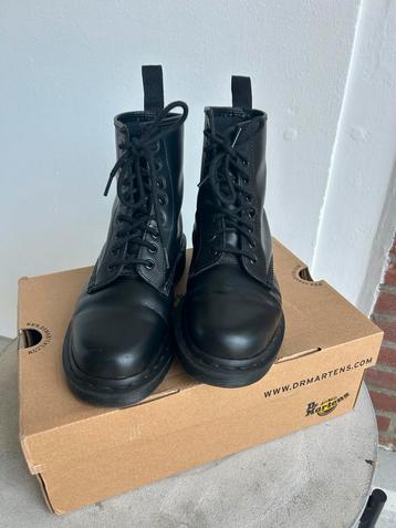 Dr. Martens 1460 Mono Smooth - Maat 40 beschikbaar voor biedingen