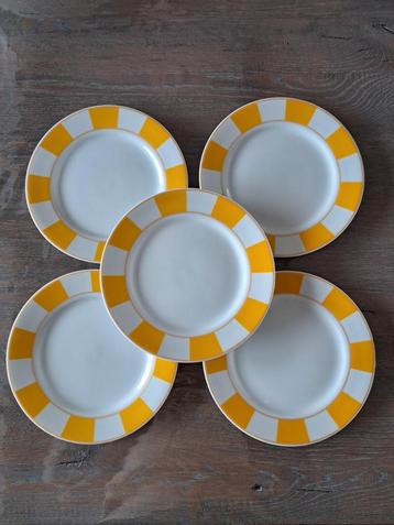 Set van 5 vintage borden met geel/wit rand beschikbaar voor biedingen