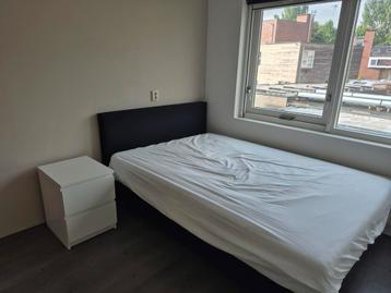 Tweepersoonsbed inclusief matras 140 bij 200