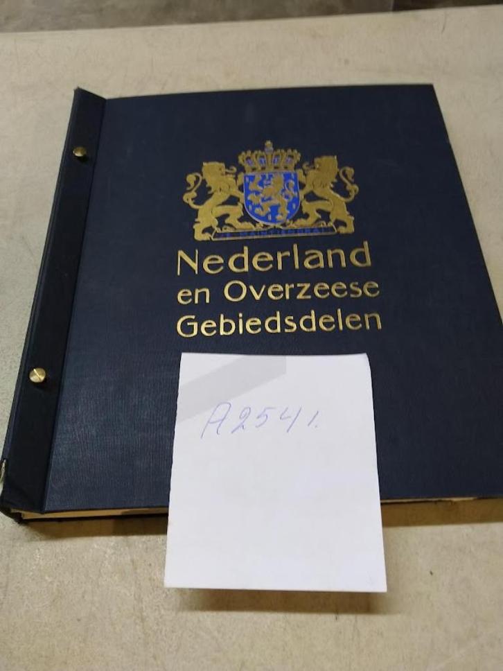 postzegel album Nederlands en overzeese gebieden, Postzegels en Munten, Postzegels | Volle albums en Verzamelingen, Nederland