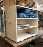 Stevige kast, oud-wit, massief grenenhout,planken,handgrepen, Antiek en Kunst, Ophalen