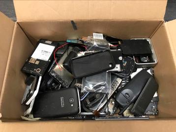 Partij oude telefoons. Werkend en defect  beschikbaar voor biedingen