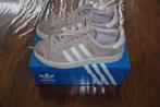 Adidas suede roze wit in maat 34 gym schoen sneaker in doos!, Adidas, Gebruikt, Meisje, Schoenen