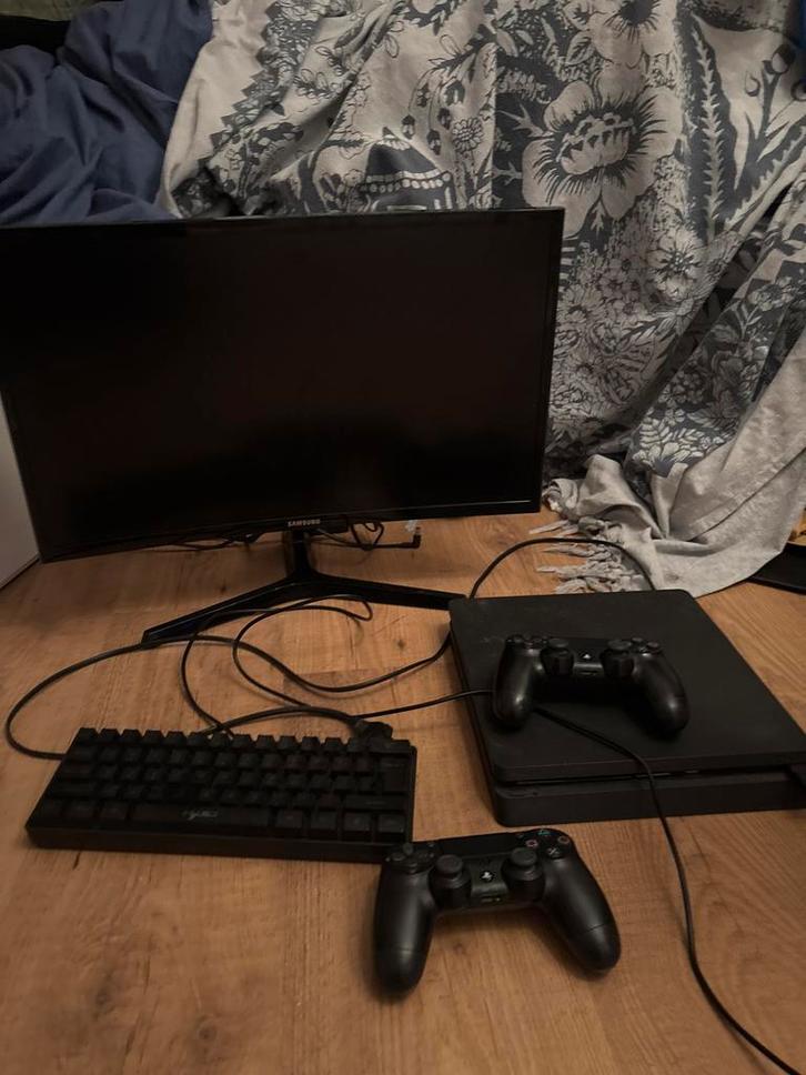 PS4 Slim met Samsung Monitor en Toetsenbord, Spelcomputers en Games, Spelcomputers | Sony PlayStation 4, Gebruikt, Slim, 500 GB