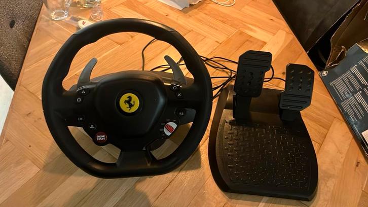 Thrustmaster race stuur T80 Ferrari 488 GTB Edition, Spelcomputers en Games, Spelcomputers | Xbox | Accessoires, Gebruikt, Stuurtje of Sportattribuut