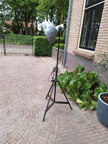 Vloerlamp industrieel  beschikbaar voor biedingen