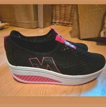 Nieuwe schoenen maat 37. Binnenzool 24.5 cm. Nieuw  beschikbaar voor biedingen
