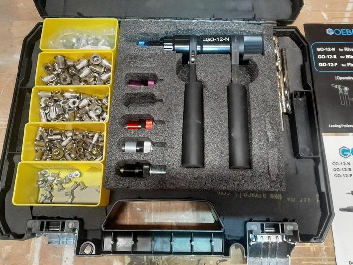 GO-12-N Blindklinkmoerentang met moeren en mooie koffer., Doe-het-zelf en Verbouw, Gereedschap | Handgereedschap, Zo goed als nieuw