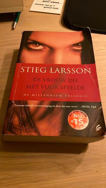 Stieg Larsson - De vrouw die met vuur speelde beschikbaar voor biedingen