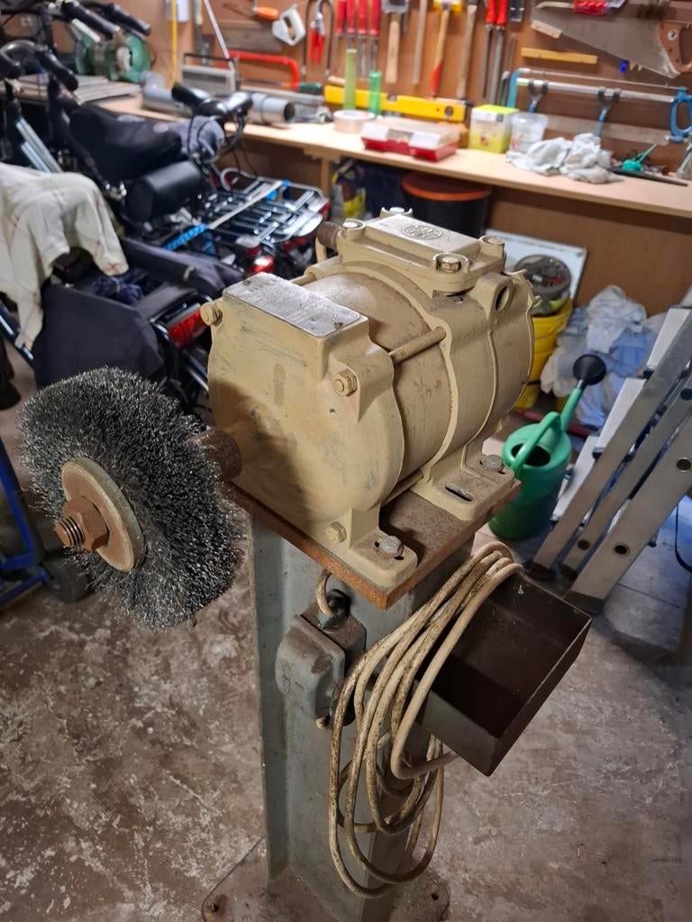 Elektromotor met staalborstel op voet., Auto-onderdelen, Ophalen, Gebruikt