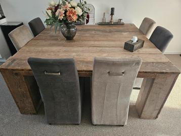 6 eetkamerstoelen op wieltjes beschikbaar voor biedingen
