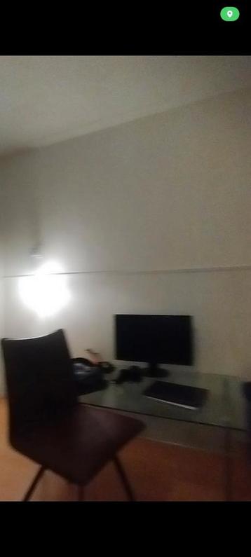 Glass table beschikbaar voor biedingen