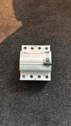AEG Aardlekschakelaar 40A, Ophalen of Verzenden, Zo goed als nieuw
