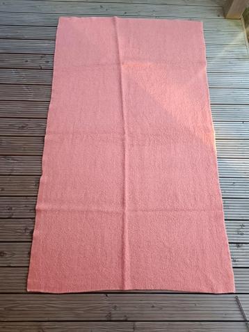 Roze wollen deken 124x213cm beschikbaar voor biedingen