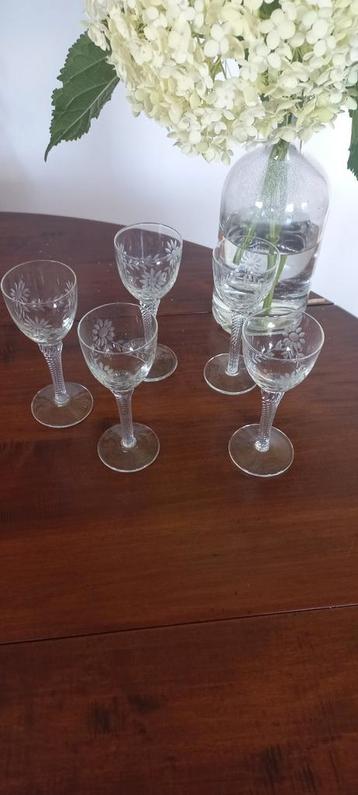 5 Antieke Glaasjes beschikbaar voor biedingen