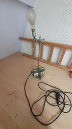 Zwaar metalen standaard met lamp en stopcontacten, Ophalen of Verzenden, Gebruikt, Metaal, 50 tot 75 cm