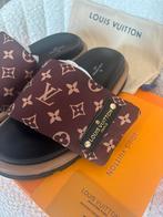 Louis Vuitton Pool Pillow Flat Luxe - Dames Slippers 39, Ophalen of Verzenden, Zo goed als nieuw, Sneakers of Gympen