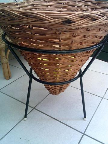 Vintage puntmand winkelmand rotan/riet beschikbaar voor biedingen