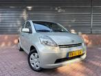 Daihatsu Sirion2 1.3 AUT 2007 Beige Automaat !! Nap!!, Auto's, Daihatsu, Stof, Zwart, 4 cilinders, Metallic lak
