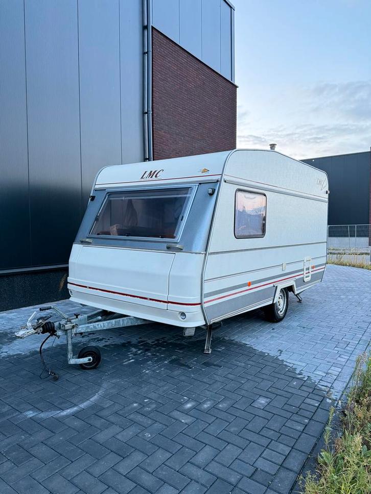 LMC Caravan - Compact en netjes ! Nieuwe voortent !, Caravans en Kamperen, Caravans, Bedrijf, tot en met 4, 750 - 1000 kg, Standaardzit