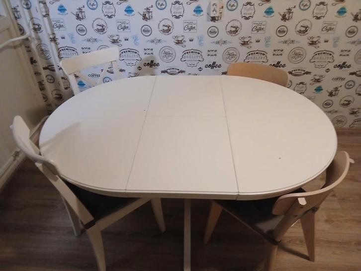 Uitschuifbare tafel en stoelen!!, Huis en Inrichting, Tafels | Eettafels, Gebruikt, 50 tot 100 cm, 100 tot 150 cm, Vier personen