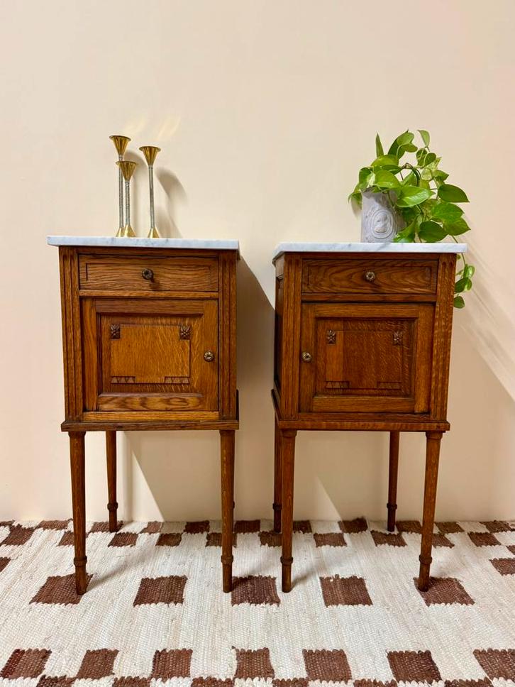 Vintage antieke nachtkastjes marmer blad eikenhout messing, Huis en Inrichting, Slaapkamer | Nachtkastjes, Gebruikt, 70 cm of meer
