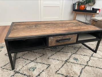 Salontafel echt hout beschikbaar voor biedingen