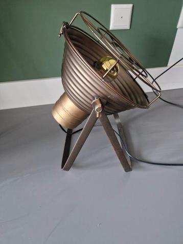 Industriële tafel lamp   beschikbaar voor biedingen