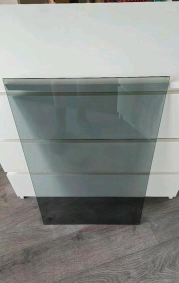 4x Malm Witte Ladekast met 3 lades inclusief 4x glasplaat beschikbaar voor biedingen