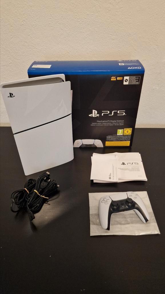 Sony PlayStation 5 New Digital Edition 1TB + WARRANTY, Spelcomputers en Games, Spelcomputers | Sony PlayStation 5, Zo goed als nieuw