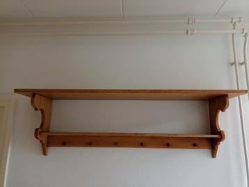Grenen vintage kapstok met hoedenplank beschikbaar voor biedingen