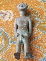Mooi zwaar antiek brons voorouderbeeldje uit Borneo 14,8 cm., Antiek en Kunst, Ophalen of Verzenden