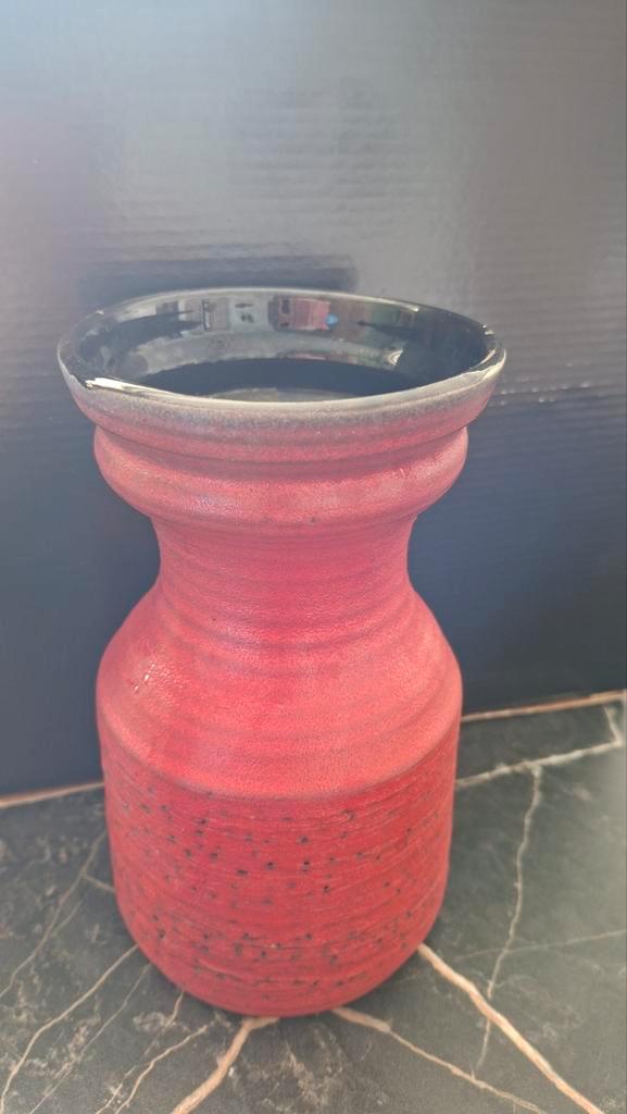 Vintage Rode Vaas - Aardewerk, Huis en Inrichting, Woonaccessoires | Vazen, Gebruikt, Rood, Minder dan 50 cm, Aardewerk of Porselein